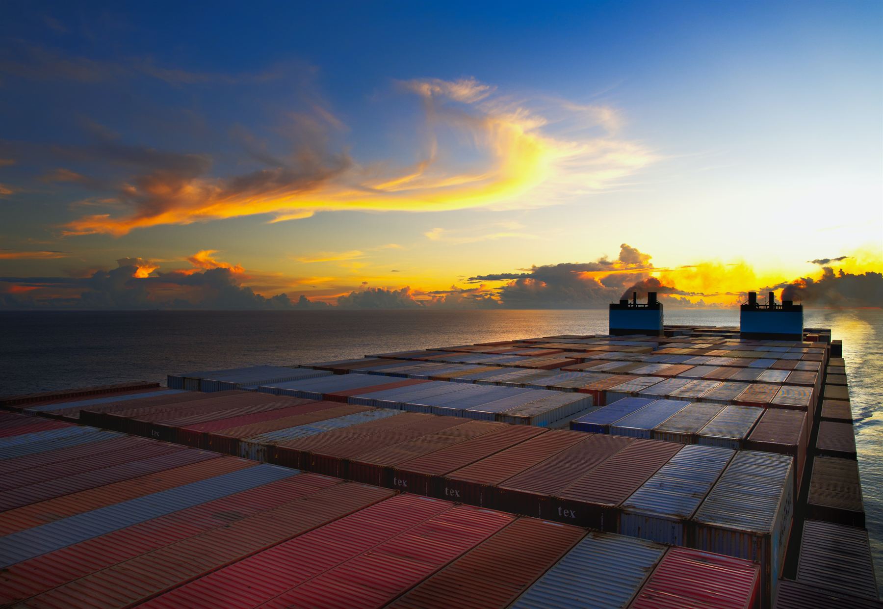 Containerschiff auf hoher See